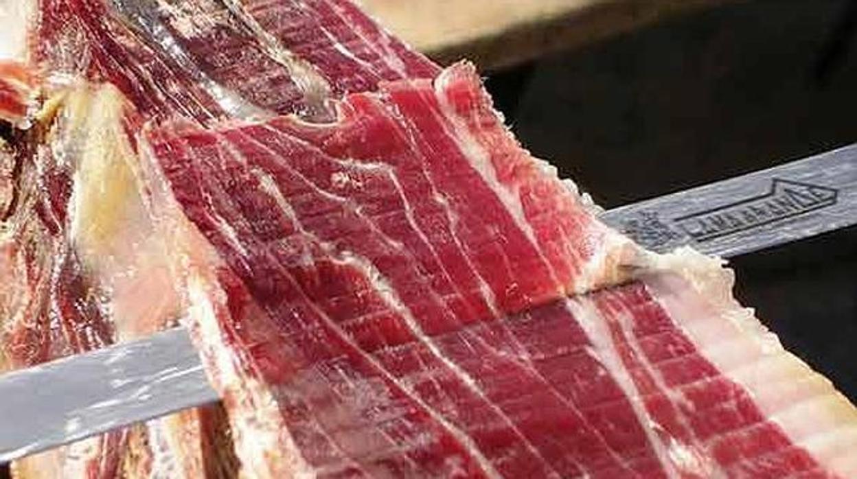 La mención Pata Negra queda reservada al jamón de bellota 100% ibérico