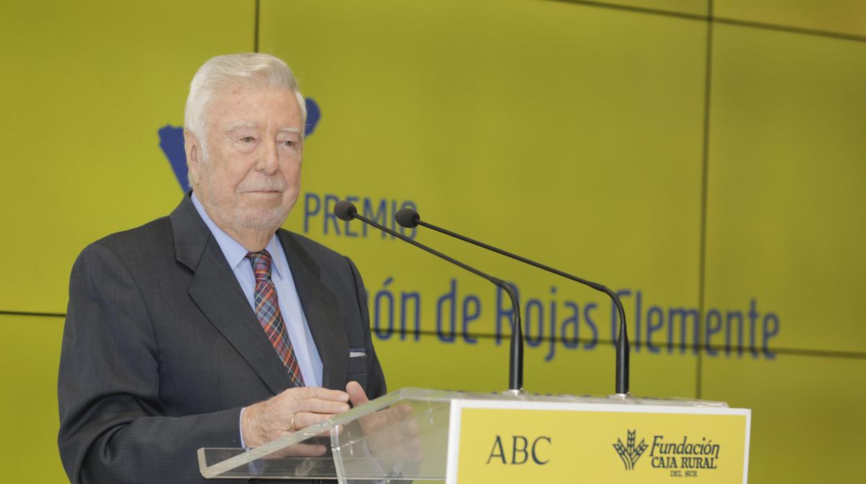 García Palacios durante su intervención en los Premios Simón de Rojas de ABC de Sevilla