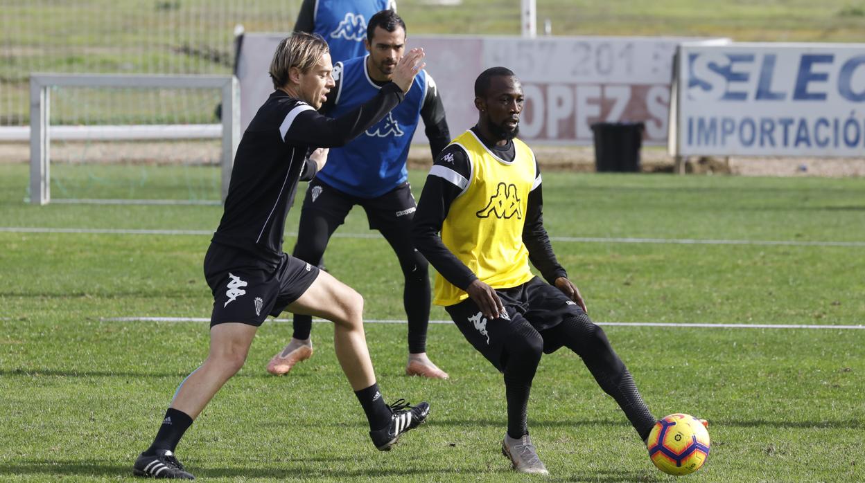 Blati Touré podría volver a la convocatoria por falta de efectivos