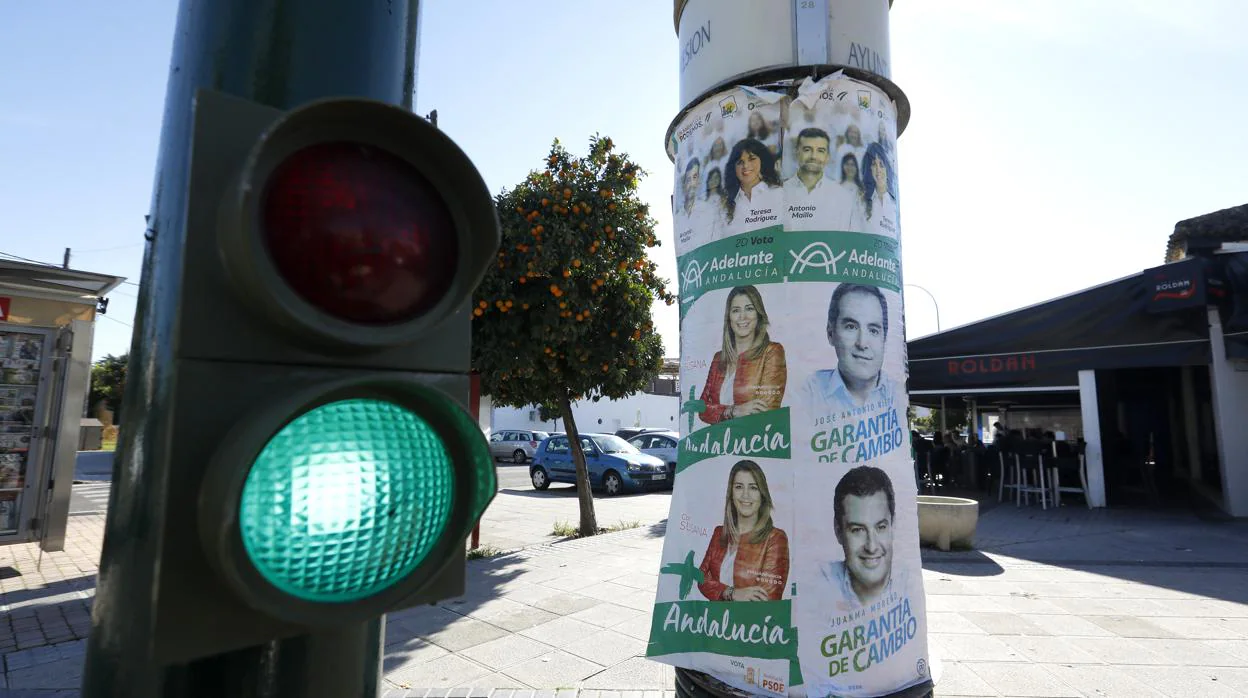 Carteles electorales en el Tablero de Córdoba