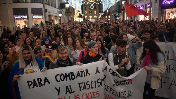 Medio millar de personas marchan en Málaga contra la entrada de VOX en el Parlamento de Andalucía