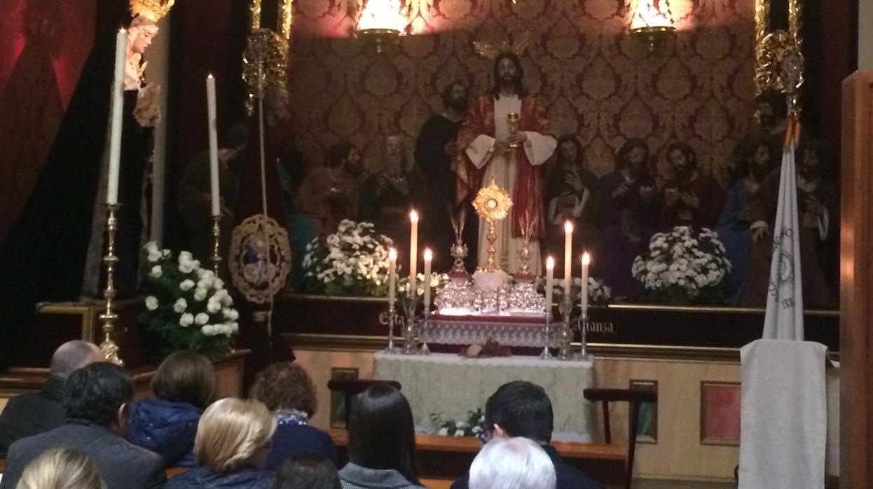 Turno nocturno de adoración al Santísimo de la hermandad de la Sagrada Cena de Córdoba