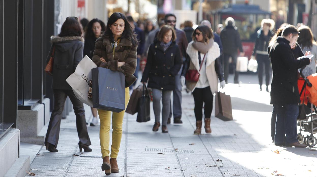 Ambiente de compras navideñas en el Centro de Córdoba