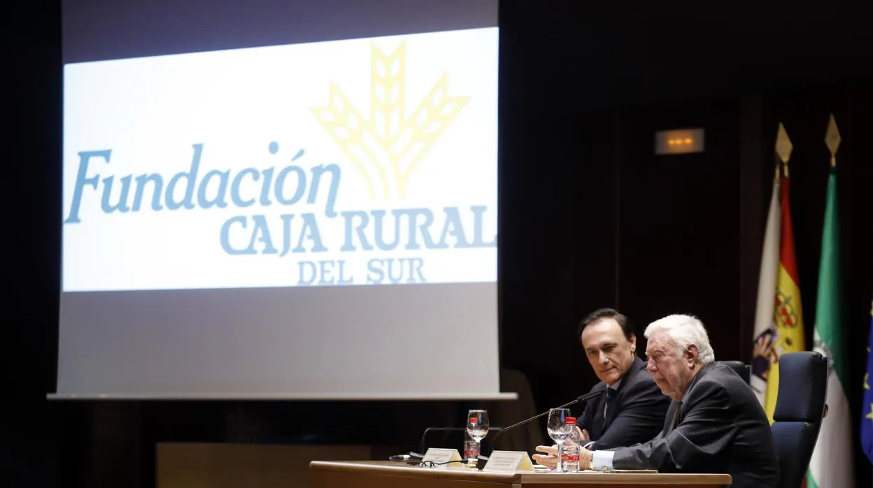 El presidente de la Fundación Caja Rural del Sur, José Luis García Palacios, durante la conferencia en Córdoba en la que murió