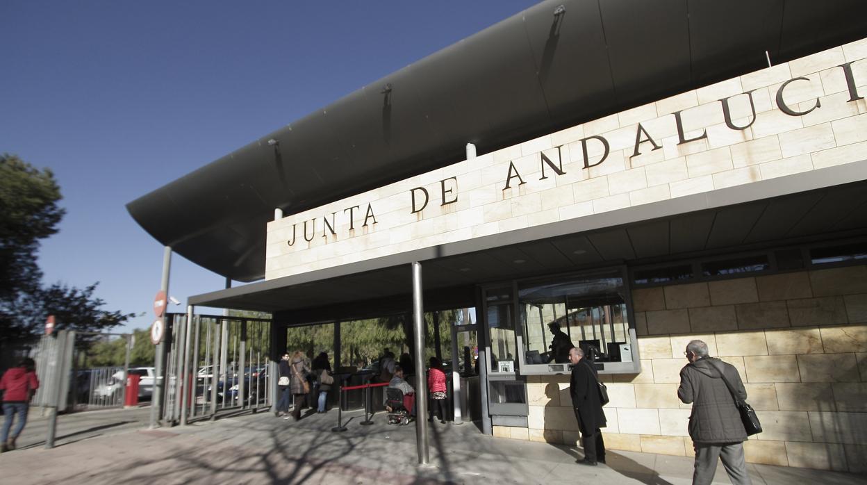 Edificio de Torretriana en Sevilla, una de las mayores sedes administrativas de la Junta de Andalucía