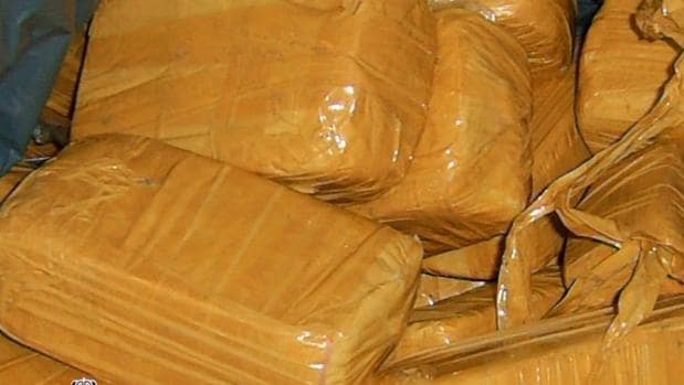 Intervienen 2.700 kilos de hachís cuando los narcos desembarcaban la droga en el litoral de Huelva