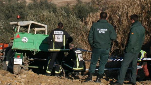 Fallece un hombre tras ser arrollado por un tractor en Cabra