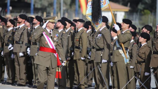 Más de 2.000 militares celebran el día de Inmaculada con una parada militar en la base de Cerro Muriano