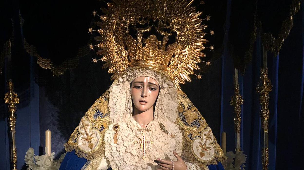 Nuestra Señora de la Palma durante su solemene besamanos en la parroquia de San Lorenzo