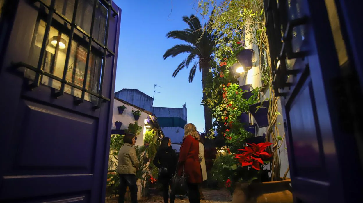 «Los Patios de Córdoba en Navidad» llegará a una cifra récord, cuarenta recintos, que abrirán una hora más