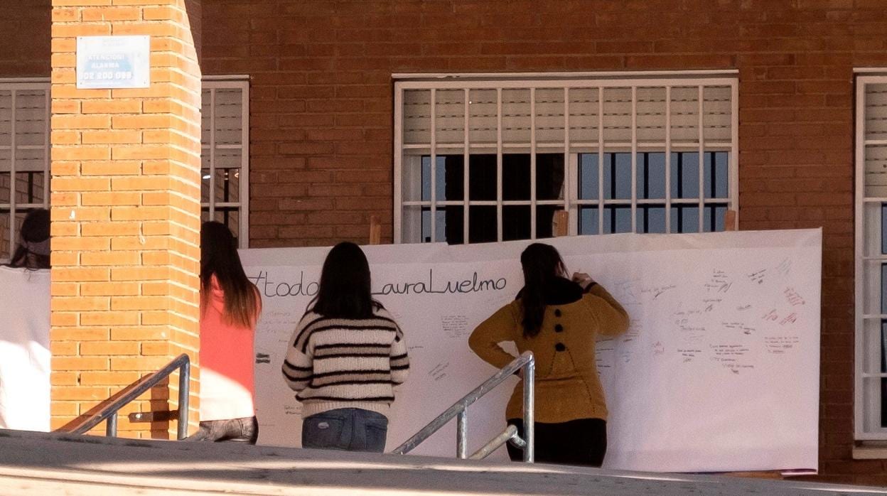 Alumnos del Instituto dejan mensajes de apoyo a la profesora zamorana