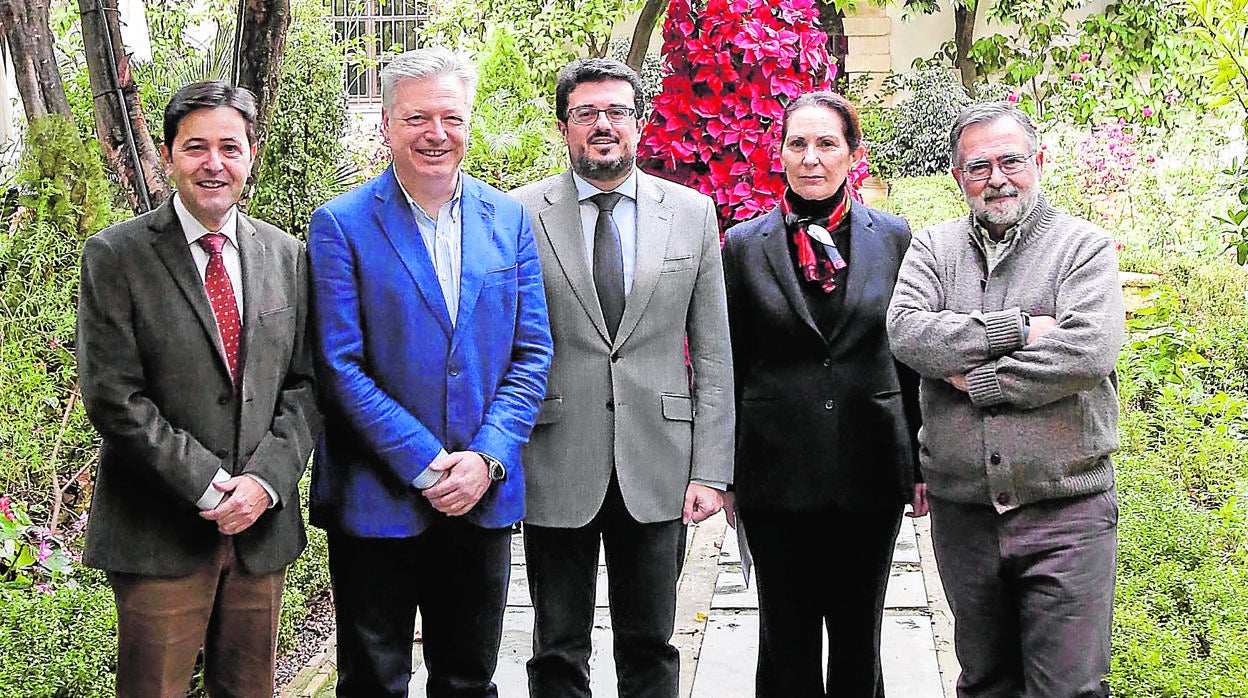 Miembros del jurado del premio antes de la reunión final