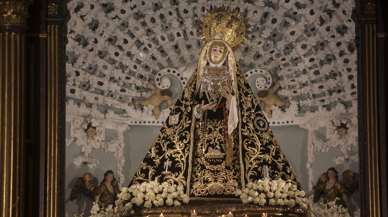 Nuestra Señora de los Dolores de Córdoba coronada en su camerín en San Jacinto