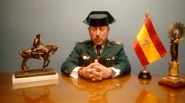 Así se despide un Guardia Civil de Córdoba tras 42 años en el Cuerpo