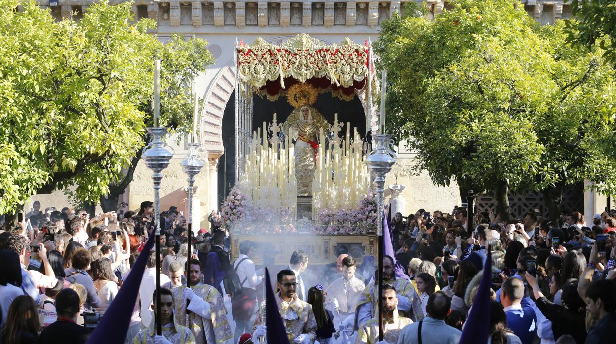 Nuestra Señora de la Salud durante su primera salida procesional este año 2018