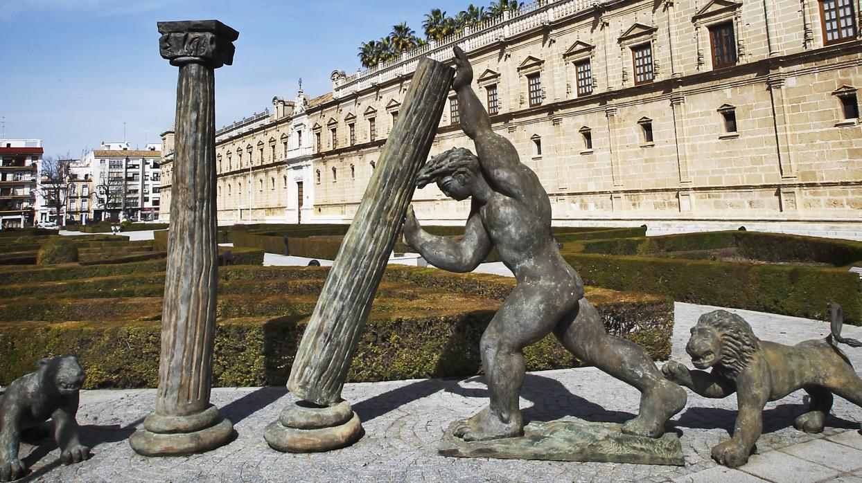 Imagen del Parlamento de Andalucía con las columnas de Hércules