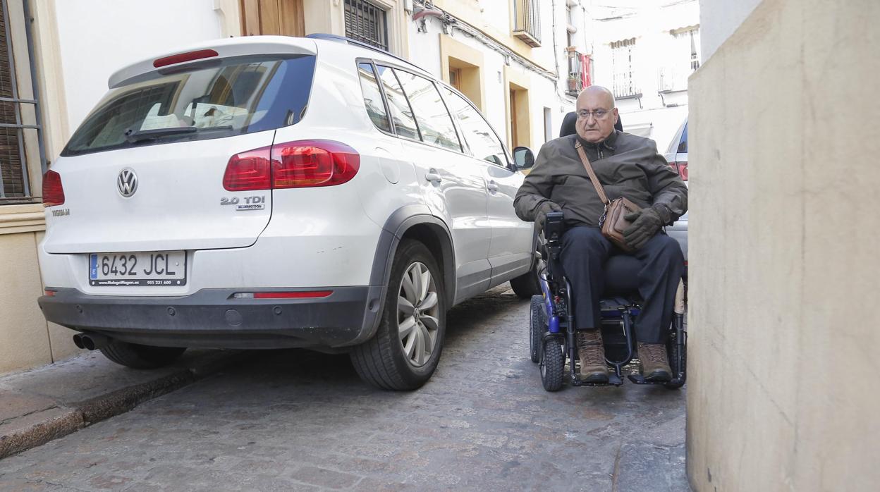 Javier García en una de las calles del Casco