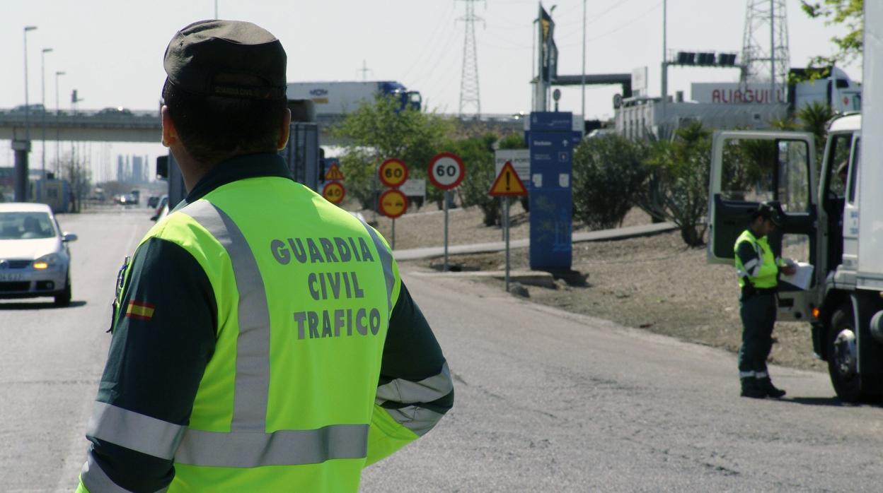 La Guardia Civil ha informado del vuelco al 112