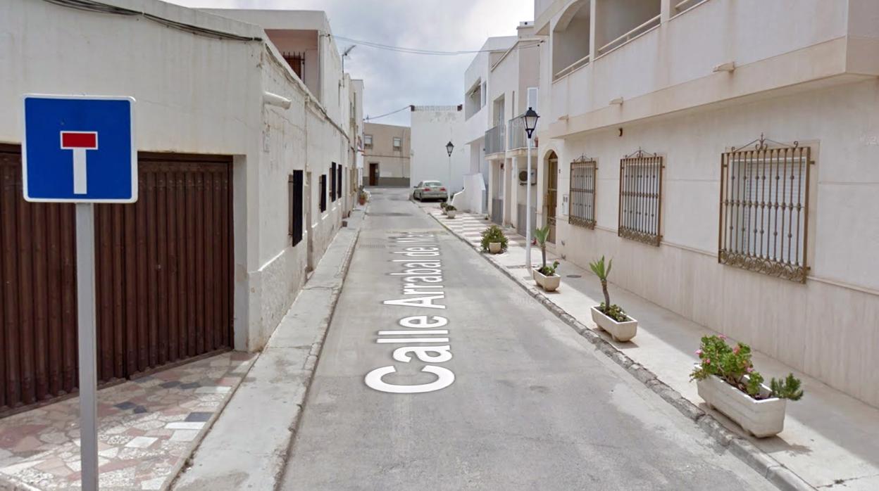 Calle Arrabal del Mar de Carboneras donde se produjo el atropello de la pequeña.