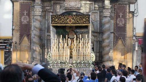 Salida extraordinaria de Nuestra Señora del Rosario coronada