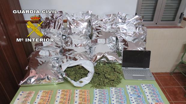 Detenido con casi 15 kilos de marihuana tras huir de un control de tráfico en Bailén