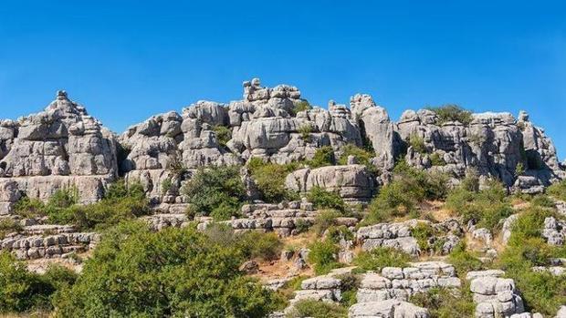 Rescatan a una familia con dos menores perdida en una ruta senderista del Torcal de Antequera