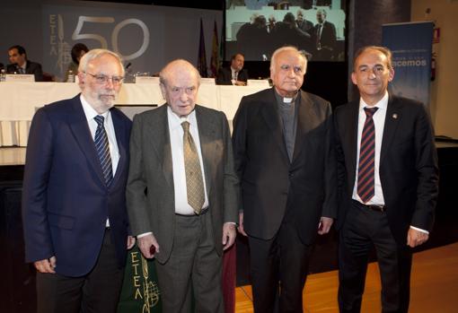 El jesuita, con el rector de la Universidad Loyola en el 50 aniversario de ETEA