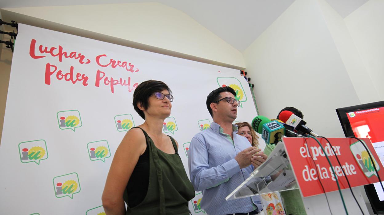 Amparo Pernichi y Pedro García en una rueda de prensa