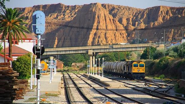 Los presupuestos de 2019 retrasan la vuelta del tren de Guadix a Lorca en Granada