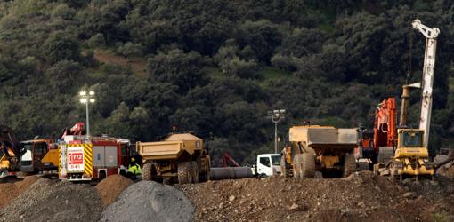 Continúan este domingo los trabajos del rescate de Julen