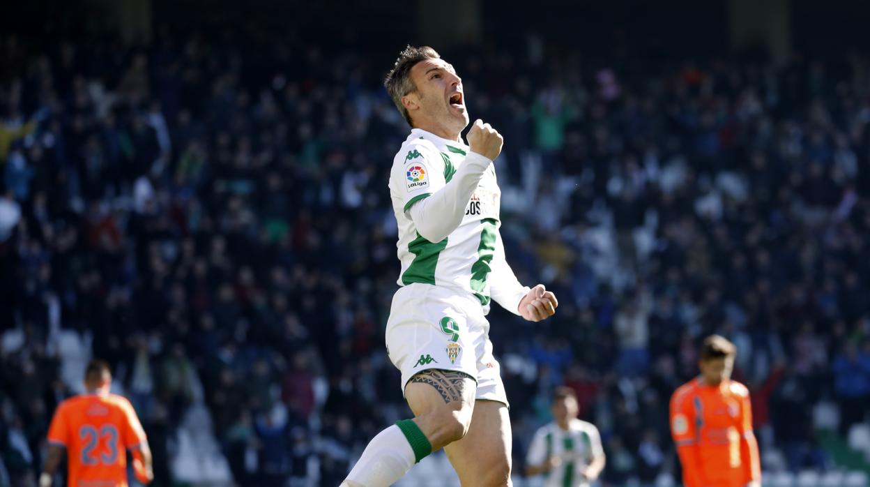 Piovaccari celebrando un gol