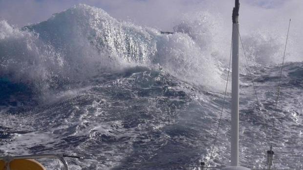 Alerta naranja por fuerte oleaje y viento este miércoles en Granada y Almería