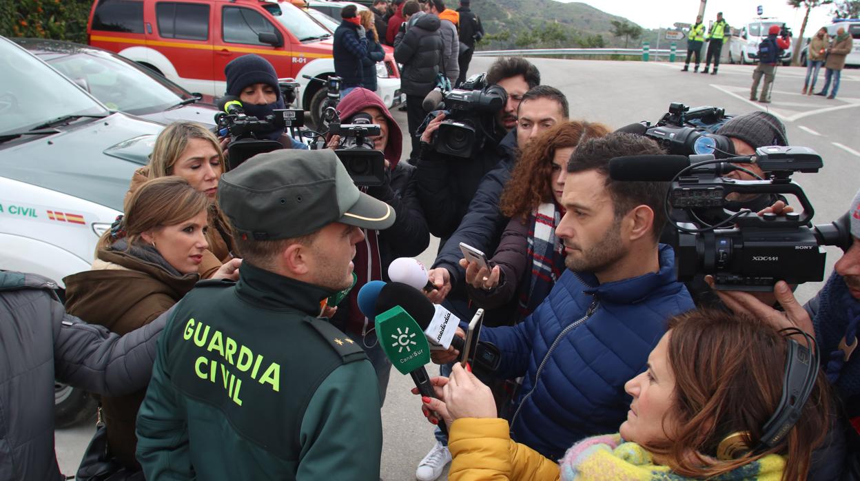 Julián Díaz en su atención a los medios de comunicación