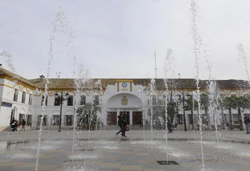 Plaza principal de Palma del Río, con el edificio del Ayuntamiento