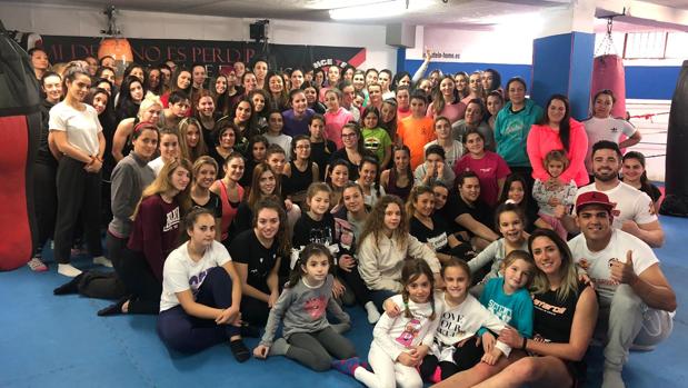 Yohana Alonso y Antonio Ponce impartieron un curso de defensa personal en Córdoba