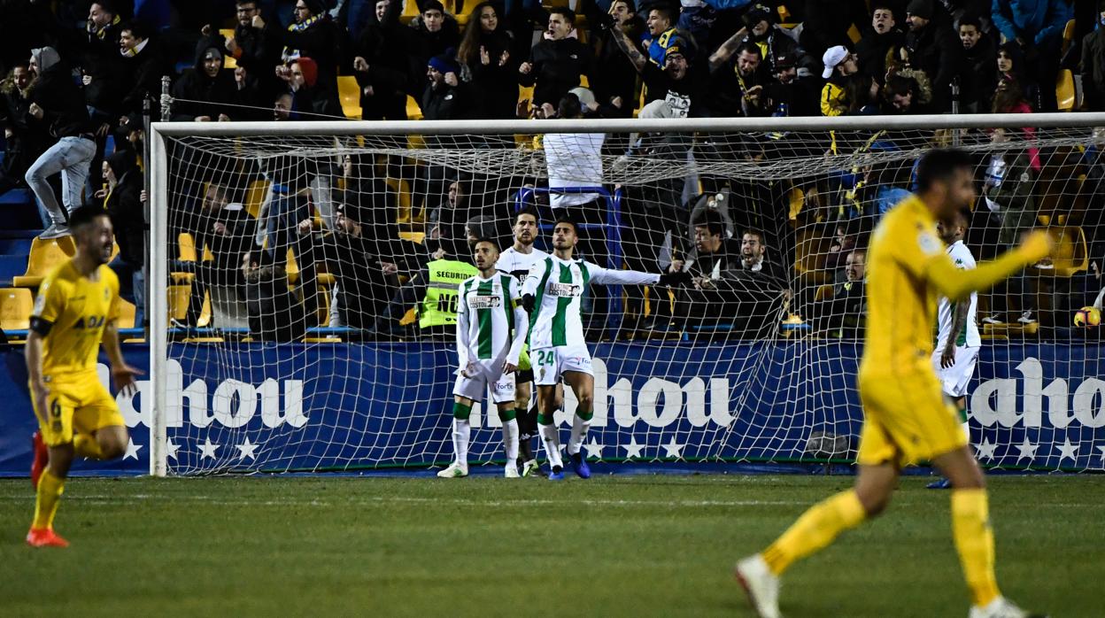 Fernández, Carlos Abad y Muñoz lamentan un gol visitante