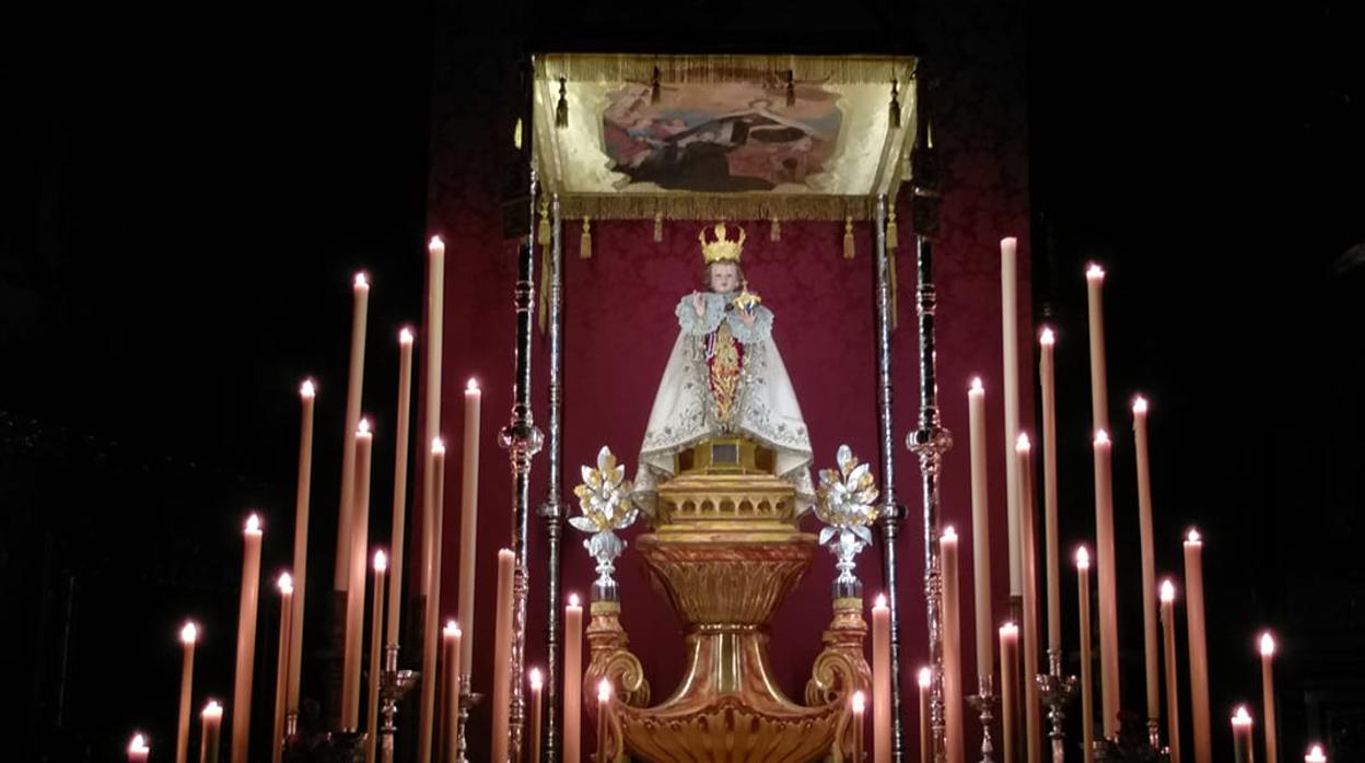 Altar de cultos del Milagroso Niño Jesús de Praga, de la archicofradía del Carmen de San Cayetano