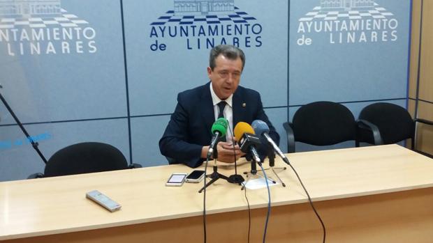 El alcalde de Linares anuncia que se presentará a la reelección con un partido independiente