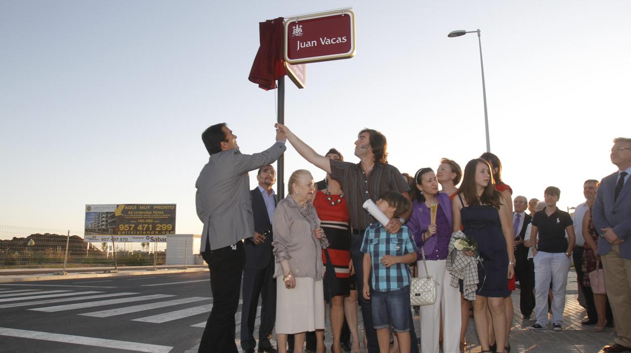 Inauguración, en 2012, de la calle dedicada en Córdoba al fotógrafo Juan Vacas