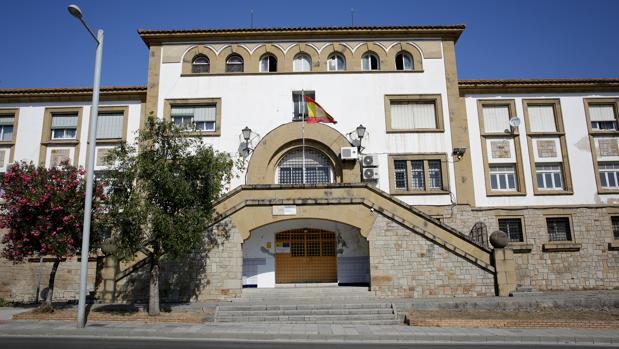 El subdelegado del Gobierno de Cádiz conoce el CIE de Algeciras