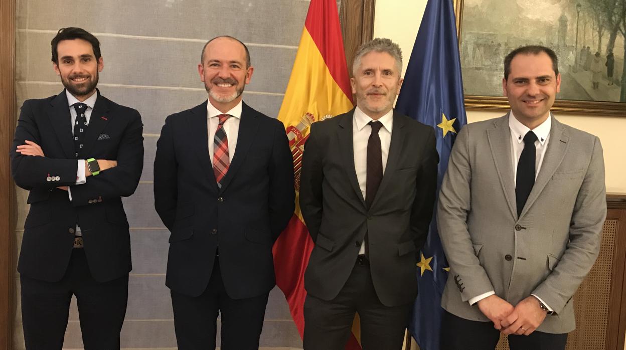 Juan Jesús A. Reifs a la izquierda del ministro del Interior en el encuentro celbrado en Madrid