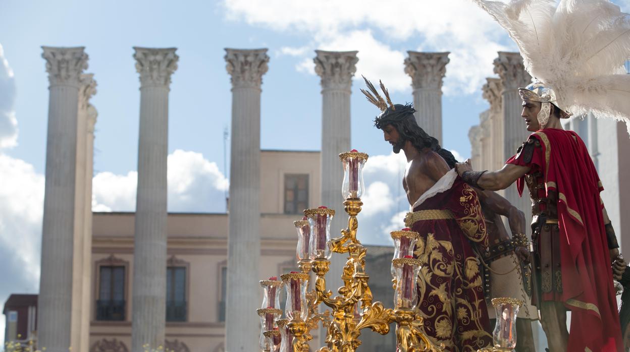 Nuestro Padre Jesús de las Penas, durante su salida procesional el Domingo de Ramos