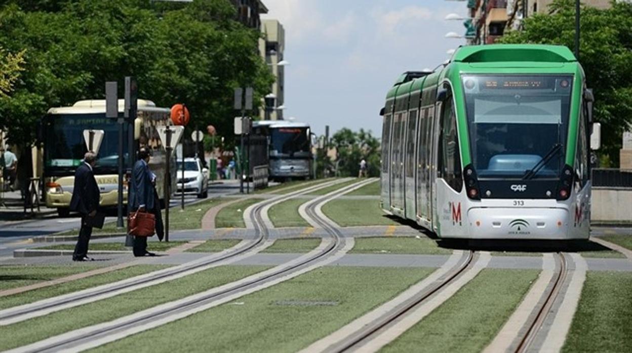 El metro de Granada presenta un descuadre millonario en las cuentas.