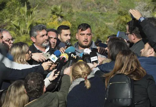 José Roselló, padre de Julen, atendiendo a los medios de comunicación