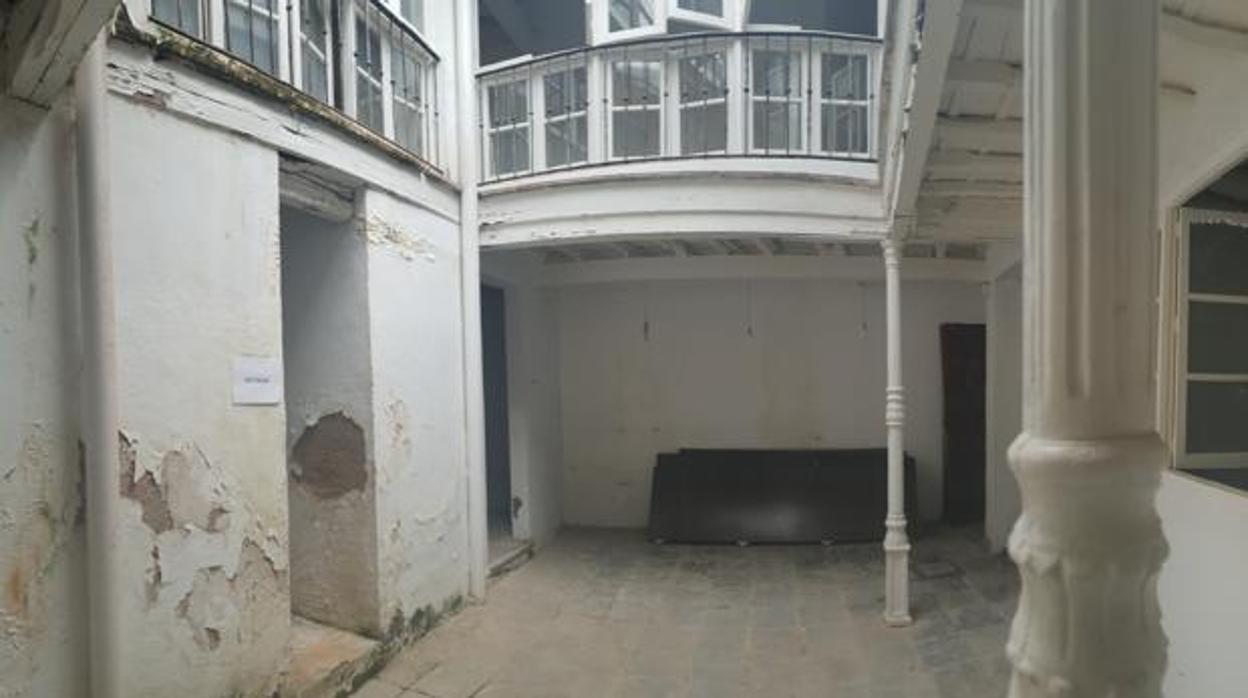 Imagen de archivo de un patio interior de un bloque de viviendas