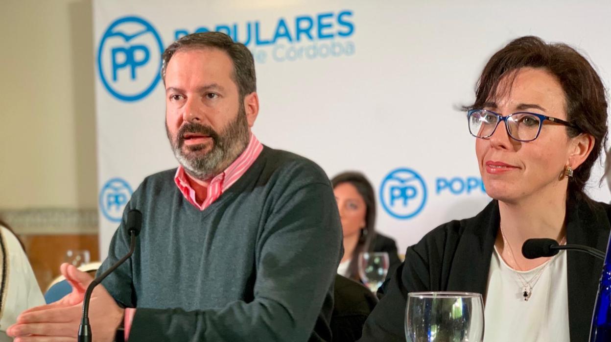 Adolfo Molina y María Luisa Ceballos, durante la Junta Directiva del PP de Córdoba