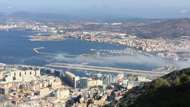 Alerta ante las maniobras de un avión con destino a Gibraltar que ha sido desviado a Málaga