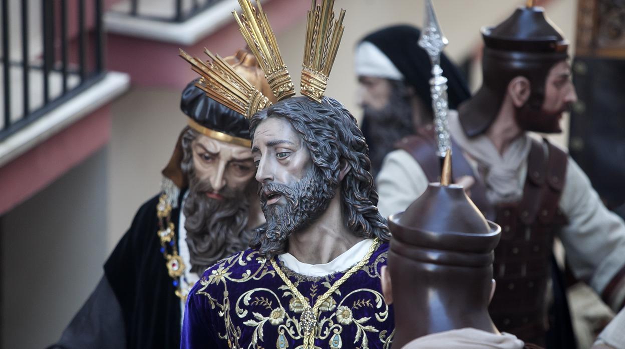 Misterio de Nuestro Padre Jesús del Perdón ante Anás, en su salida procesional el Miércoles Santo