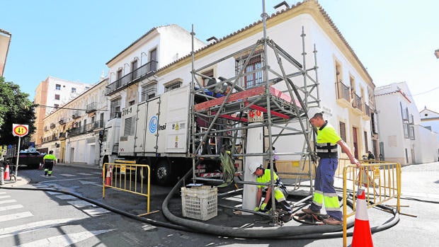 Emacsa renovará la red de agua en más de 30 calles de Córdoba en plena precampaña