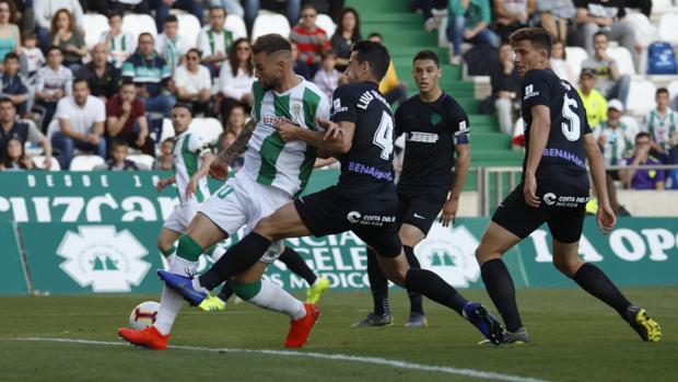 Córdoba CF | A Carrillo le hicieron un penalti que Vicandi Garrido no vio